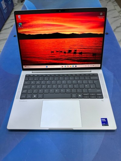 HP ELITE BOOK X G1i CORE : ULTRA 7 268V DISC :  512 GB  (SSD)  RAM : 32 GB DDR 6  