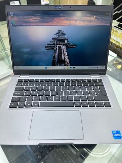 DELL LATITUDE 5320 CORE : i5- 1135G7 4 cœur up to 4.20 GHz 08 MB CACHE  DISC : 256 GB  (SSD)