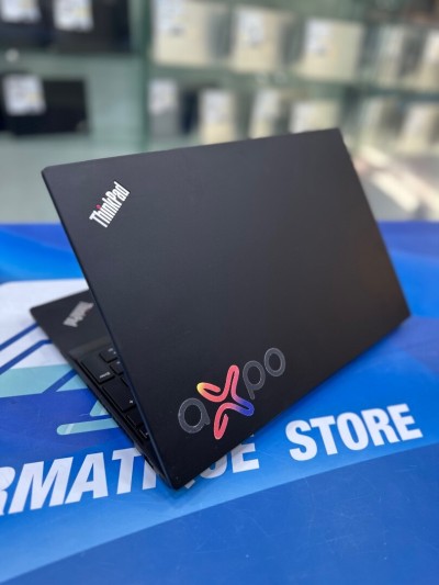 THINKPAD T15 CORE : INTEL I7 - 10501U DISC : 512 GB  (SSD)  RAM : 16 GB