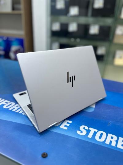 HP ELITEBOOK 840 G11 X360 CORE : ULTRA 7 165H DISC : 512 GB  (SSD)  RAM : 32 GB  