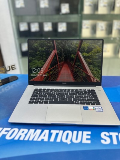 HUAWEI D15 CORE : INTEL I5 - 1135G7 DISC : 256 GB  (SSD)  RAM : 08 GB  