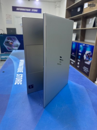 HP ELITEBOOK 840 G10  CORE : INTEL I7 - 1370P DISC : 512 GB  (SSD)  RAM : 32 GB  