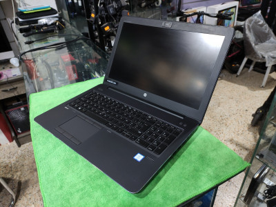 HP ZBook 15 G4 / I7-7700HQ / QUADRO M1200 / 16 GO DDR4 / 512 NVME / 15.6'' FHD / AZERTY 