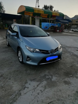 moyenne-berline-toyota-auris-2016-style-draa-ben-khedda-tizi-ouzou-algerie