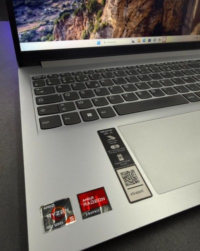 LENOVO IDEAPAD 15.7p RYZEN 5 7520U 2.80 Ghz 16Gb DDR5 512Gb Nvme AMD RADEON GRAPHICS 15.7 FHD