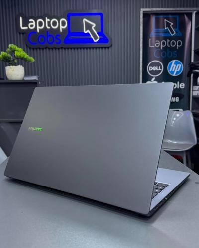 SAMSUNG GALAXY BOOK 4 i5-1335U 1.30 Ghz 8Gb DDR4 256Gb SSD INTEL IRIS XE GRAPHICS 15.6 FHD