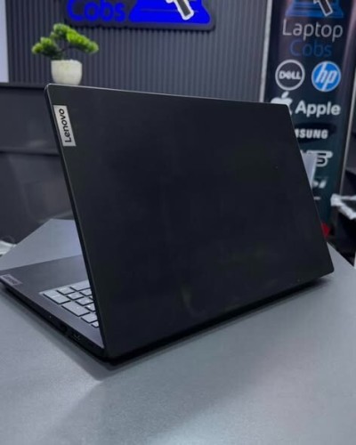 (VENDU ) LENOVO V15 RYZEN 3 5300U 2.60GHZ 8Gb DDR4 256gb SSD AMD RADEON GRAPHICS ECRAN 15.6 FHD