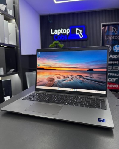 DELL LATITUDE 5550 ULTRA 5  135U 1.60Ghz 16Gb DDR5 256Gb SSD INTEL (R) Graphics ECRAN 15.6 FHD