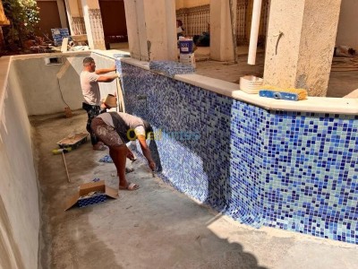 Travaux et construction piscine equipment robot échelles canivo mosaique margelle Projecteur