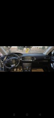 moyenne-berline-peugeot-308-2016-active-sabra-tlemcen-algerie