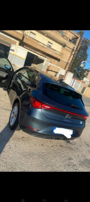 moyenne-berline-seat-leon-2021-style-jijel-algerie