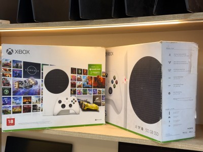 يد-التحكم-و-جهاز-المحاكاة-xbox-series-s-used-الأغواط-الجزائر