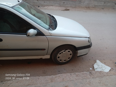 voitures-renault-laguna-1-1996-birine-djelfa-algerie