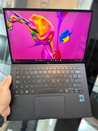 LG GRAM OLED - i5 1135G7 - 16Go - 512Go - Intel Iris Xe Graphics