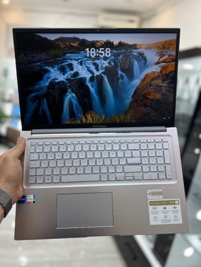 Asus VivoBook 17 Full HD - i7 1355U - 16Gb - 512Gb - Intel IRIS XE Graphics 