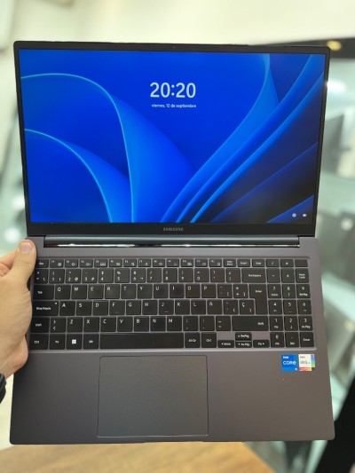 Samsung Galaxy Book FHD - i5 1335U - 8Go - 512Go - Intel Iris Xe Graphics