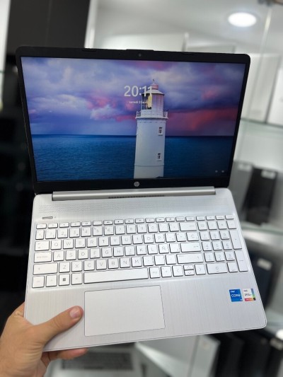 HP Laptop 15s FHD - i5 1245U - 16Go - 1To SSD - Intel Iris Xe Graphics 
