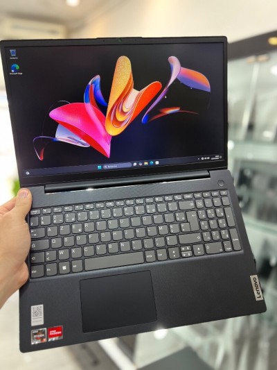 Lenovo V15 FHD - Ryzen 5 77307 - 8Gb - 256Gb - AMD Radeon Graphics 