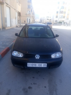automobiles-volkswagen-golf-4-break-2000-batna-algerie