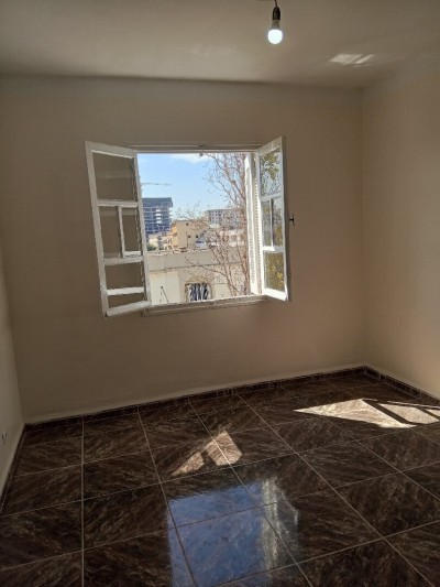 بيع شقة 3 غرف الجزائر بئر خادم