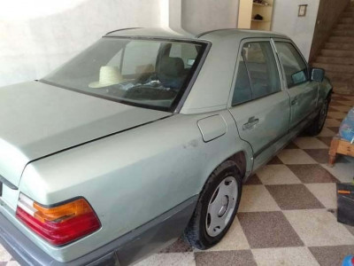 grande-berline-mercedes-classe-e-1988-el-abadia-ain-defla-algerie