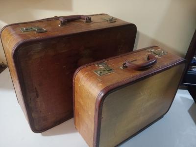 2 Vintages valises de la marque Carson avec fermoires en laiton 