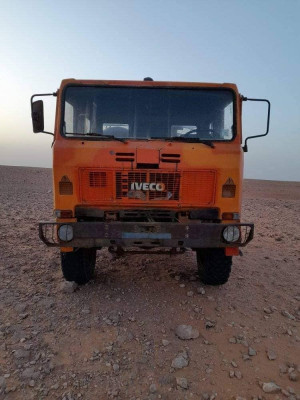 شاحنة-iveco-44-1990-المنيعة-الجزائر