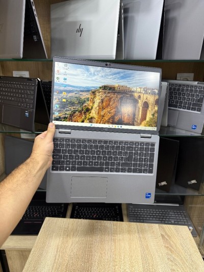 LAPTOP DELL LATITUDE 5530| i5 12eme| RAM 8Go| SSD 256Go|Ecran 15,6 FHD | clavier lum| empreinte