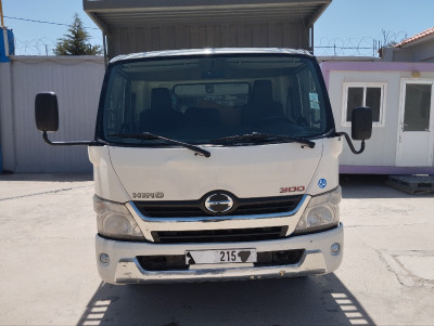 camion-hino-300-913-2015-mezloug-setif-algerie