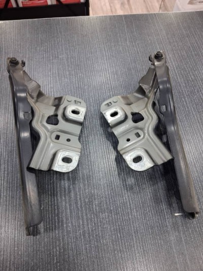 Charnière capot Audi Q3