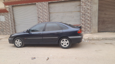 voitures-renault-laguna-1-1995-sidi-aissa-msila-algerie