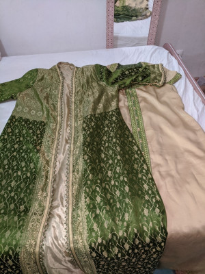 tenues-traditionnelles-bedroun-caftan-robe-kabyle-ensemble-ain-naadja-alger-algerie