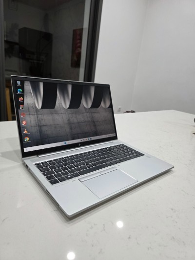 Hp Elitebook i5 10th gen 15.6"pouces