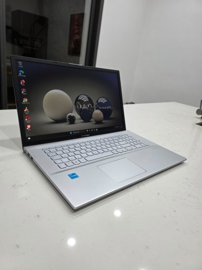 Asus Vivobook i3 11th gen 17.3"pouces