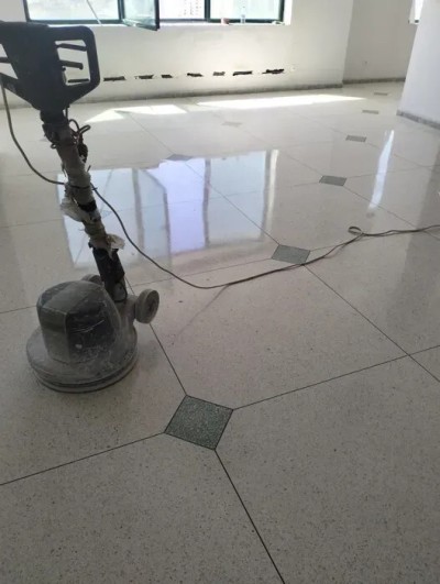 Entreprise de nettoyage cherche agent de polissage ponçage lustrage شركة نظافة تبحث مختص في التلميع