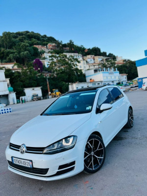 voitures-volkswagen-golf-7-2013-highline-collo-skikda-algerie