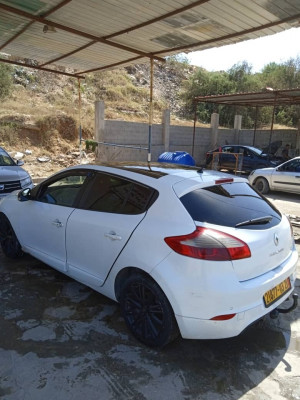 voitures-renault-megane-3-2013-black-touch-skikda-algerie