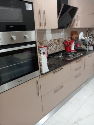 appartement-vente-f3-alger-mahelma-algerie