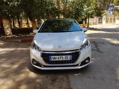 سيارة-صغيرة-peugeot-208-2013-allure-الجلفة-الجزائر