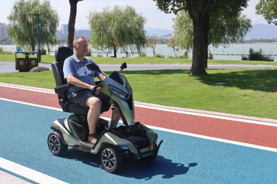 Chaise roulante Scooter Mobilité électrique pour personnes âgées ou handicapés de Luxe