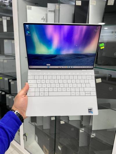 DELL XPS 13.3'' I7-12TH 16RAM 512SSD SSD INTEL IRIS XE  GRAPHICS BATTERIE 100%