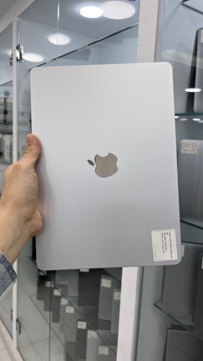 MACBOOK AIR  2024 M3 13.6'' 08RAM 256 SSD BATTERIE 96%