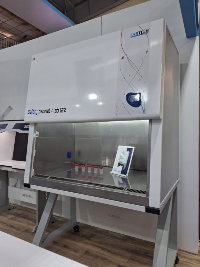 Poste de sécurité microbiologique PSM pour laboratoire 