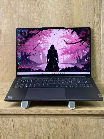 LENOVO YOGA 9 PRO  I7-13705H 16GB DDR5/512 GB SSD 16" 4K 60HZ.