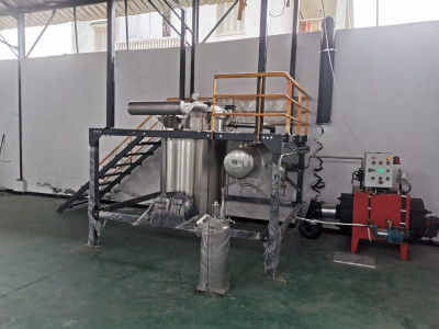Alambic distillateur pour les huiles essentielles أجهزة تقطير الزيوت الأساسية 