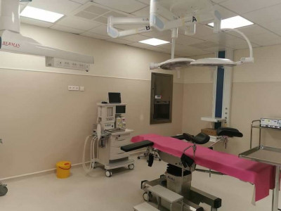 Salle opératoire d'accouchement 