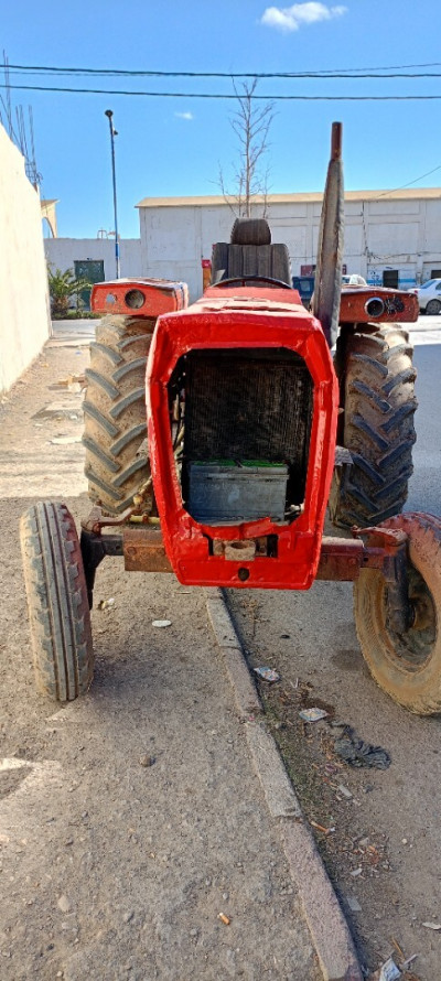 tracteurs-غوزلافية-جرار-1983-barika-batna-algerie