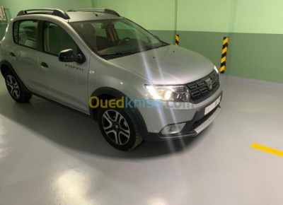 LOCATION DE VÉHICULES NEUFS