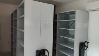 Réalisation et montage sur site Rayonnage Métallique professionnel mobile pour salle d'archive