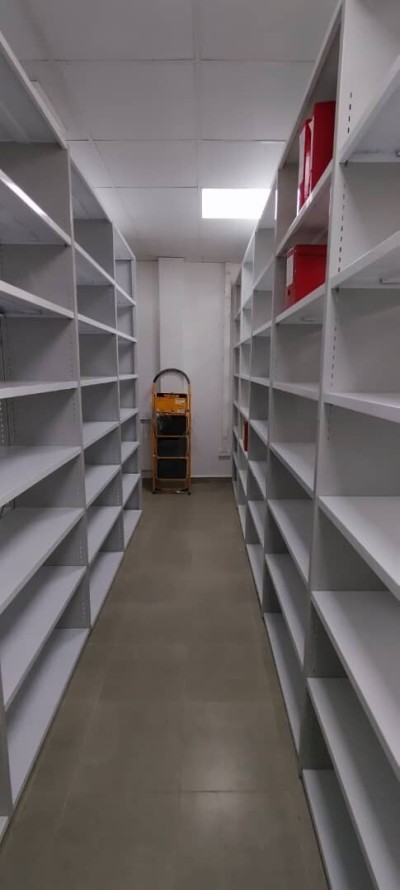 Réalisation et montage sur site Rayonnage Métallique fixe professionnel pour salle d'archive 